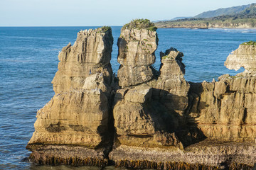 Fototapeta na wymiar stones at pancake rocks with deep blue sea in New Zealand