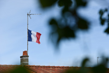 France drapeau couleur national francais antenne toit immobilier