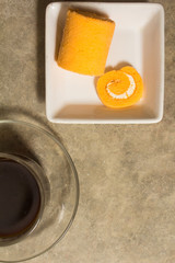 Obraz premium Roll a small cake with orange