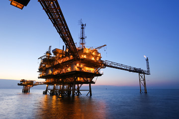 Fototapeta na wymiar Offshore Oil Rig in The Middle of The Sea