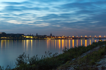 Fototapeta premium Rheinufer bei Mainz an einem Herbstabend