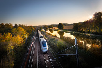 Train à grande vitesse concept transport