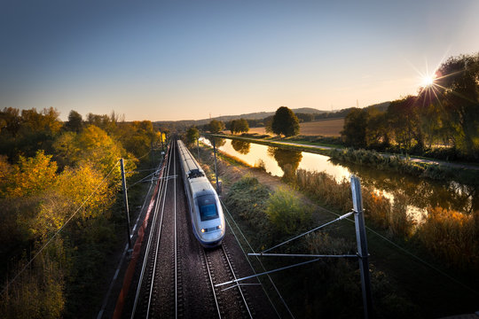 Train à grande vitesse concept transport