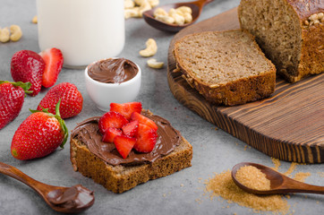 Nutella spread with wholegrain bread