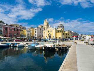 Naklejka premium Italien, Kampanien, Region Neapel, Phlegräischen Inseln, Insel Procida, Nord-Ostseite, Marina die Procida, Kirche Parrocchia Maria Ss. Della Pieta