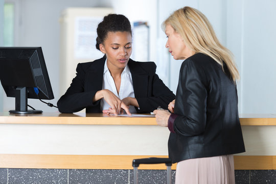 hostess and guest communicate with each other