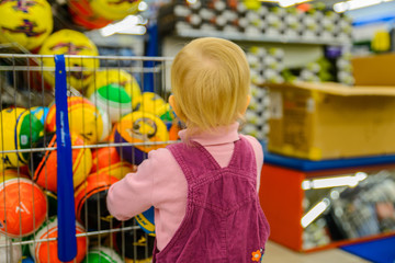 Hilarious small play with ball in supermarket