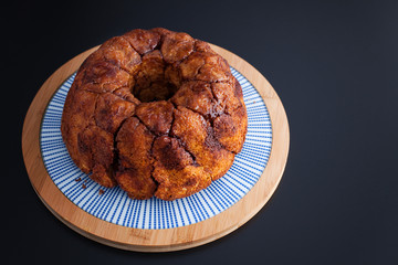 Monkey Bread with Caramel and Cinnamon