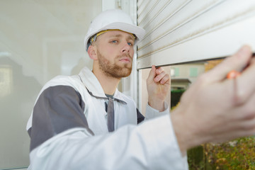builder mounting vertical blinds