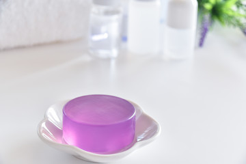 美容イメージ　ラベンダー石鹸と化粧品