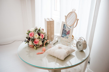 wedding flowers bride bouquet rings