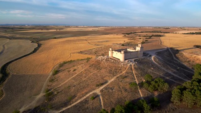 Castillo de Barcience en la provincia de Toledo (Castilla La Mancha,España). Video aereo con drone