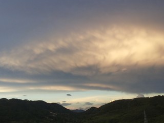 Atardecer dorado en Recuerdos 