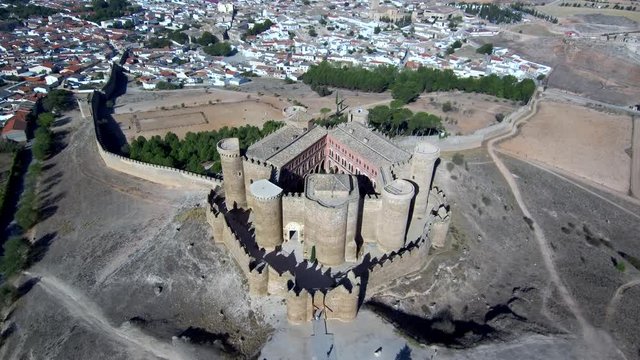 Belmonte ( Cuenca,Castilla La Mancha) desde el aire. Video aereo con drone