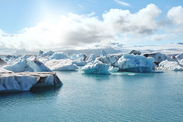 Beautiful cold landscape picture of icelandic glacier lagoon bay, - obrazy, fototapety, plakaty