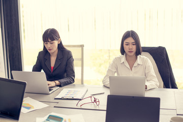 Obraz premium Young asian women working with team for business meeting plan, woman working concept, Vintage Tone.