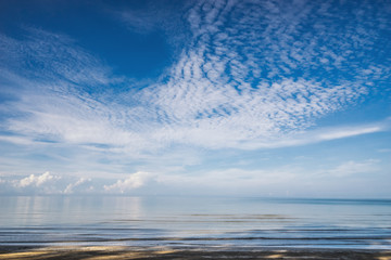 Obraz premium morning beach and cloudscape