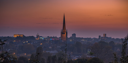 Sunset over Norwich from Mousehold Heath. - obrazy, fototapety, plakaty