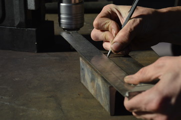 main travail métal chaudronnier