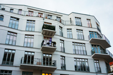 Obraz premium beautiful modern white apartment house in germany