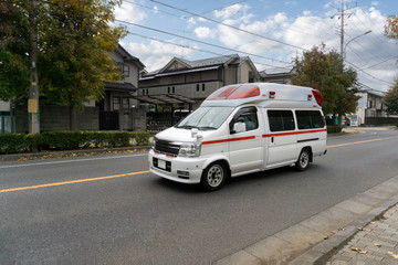 救急車  © xiaosan