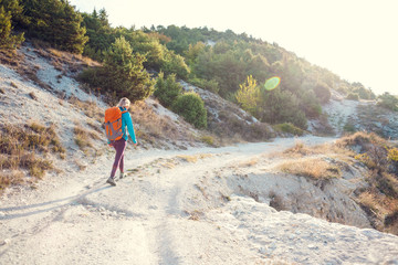 Obraz premium A girl with a backpack.
