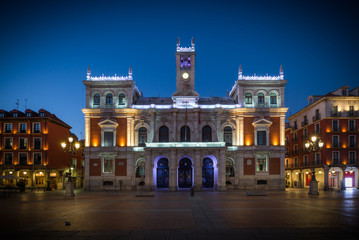 Fototapeta na wymiar Plaza Mayor de Valladolid de noche