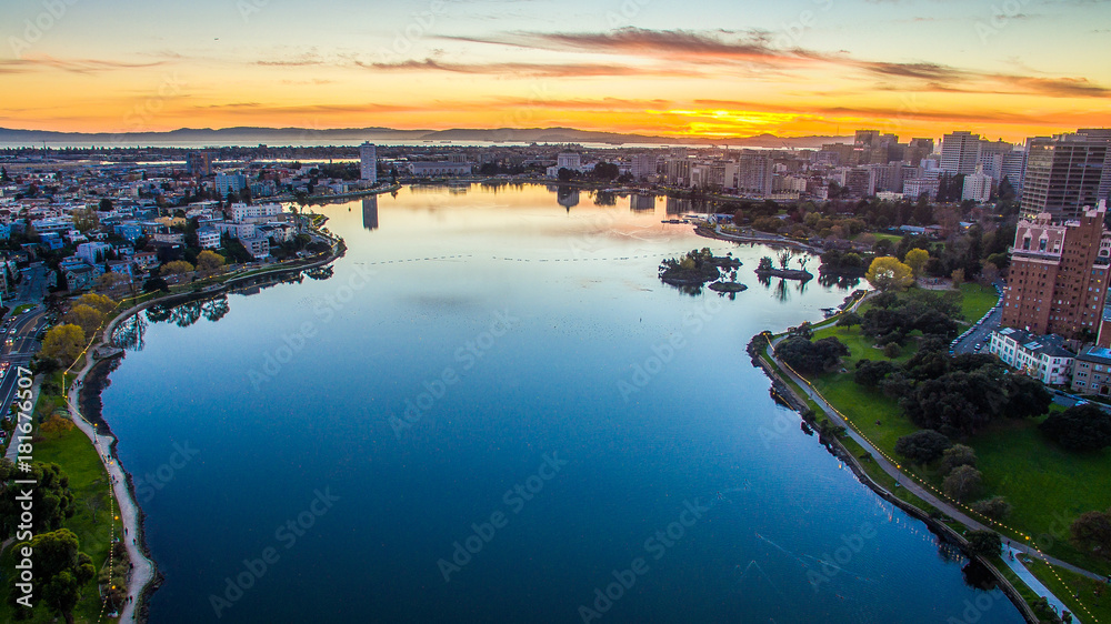 Wall mural Sunset over the city