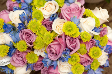 FULL BOUQUET  LIGHT COLORS 