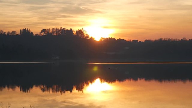 Splendido tramonto sul lago di Oggiono