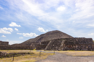 Fototapeta na wymiar Pyramid of the Sun, Teotihuacan, Mexico