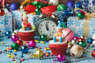 Fototapeta na wymiar Christmas cupcakes with colored decorations made from confectionery mastic