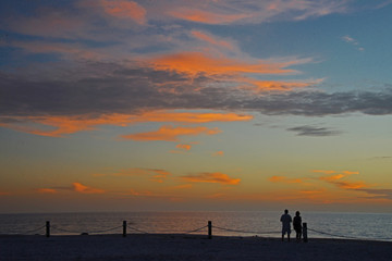 Fototapeta premium Sunset walk on the beach