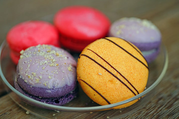 Colorful round macaron cookies 