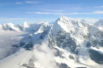 Deurstickers K2 Everest vanuit de lucht. Vlucht over de hoogste berg ter wereld, met een hoogte van 8848 meter in de Himalaya tussen Nepal en China