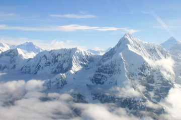 Everest vanuit de lucht. Vlucht over de hoogste berg ter wereld, met een hoogte van 8848 meter in de Himalaya tussen Nepal en China