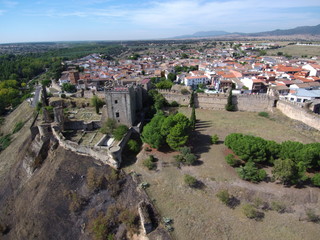 Fototapeta na wymiar Escalona, pueblo de Toledo ( Castilla la Mancha, España) Fotografia aerea con drone