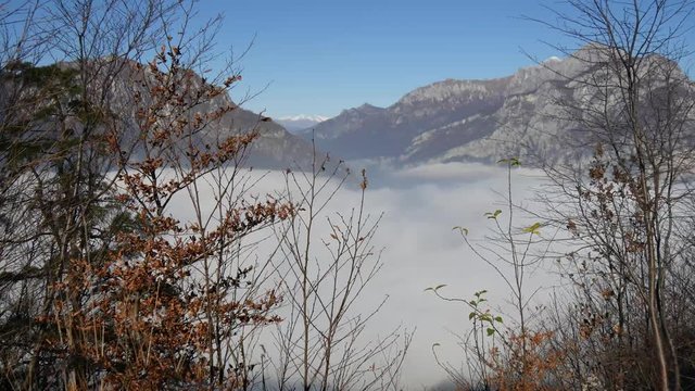 Time lapse nuvole basse sopra Lecco