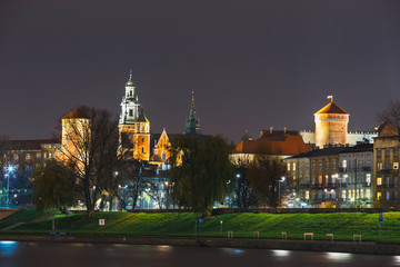Obraz premium Night view of Wawel Castle in Cracow, Poland