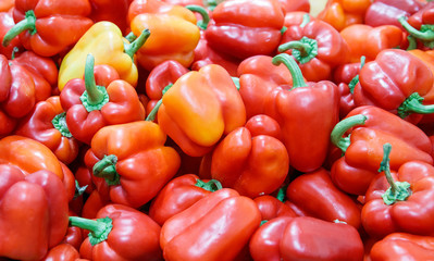 Obraz na płótnie Canvas red and yellow peppers on the showcase of store