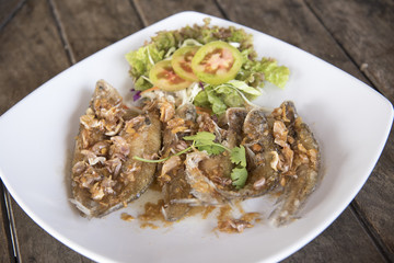 Deep Fried Fish with Garlic