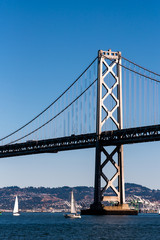 Bay Bridge in San Francisco und Segelboote