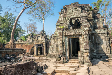 Fototapeta na wymiar Old temple ruins close to Angkor Vat, Siem Reap Cambodia