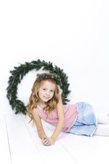 Obraz na płótnie Canvas Happy beautiful girl with a christmas wreath