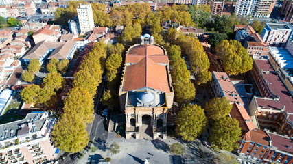 Vue aérienne de l'église Saint Aubin à Toulouse
