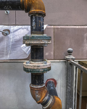 Pipes and flanes with bolts