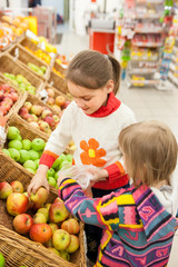 Little girls    in   supermarket.
