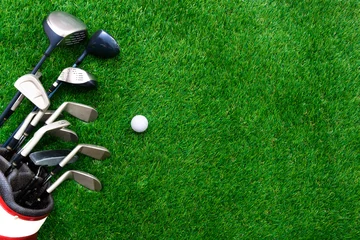 Foto op Plexiglas Golf ball and golf club in bag on green grass © bohbeh