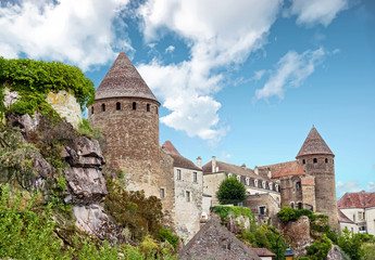 Sémur en Auxois, Les tours de la ville. Côte d'Or, Bourgogne, France