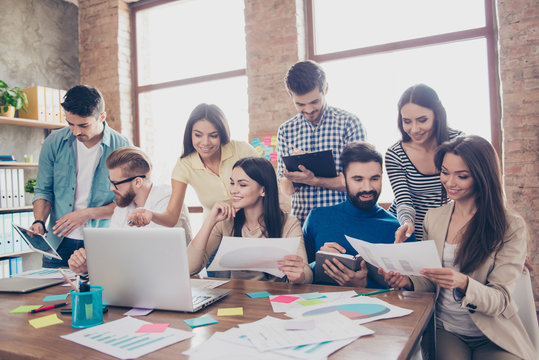 Team Building Concept. Close Up Of Meeting Of Colleagues, All Of Them Are  In Casual Clothes, Discussing The Company`s Development Strategy At Nice Cozy  Office